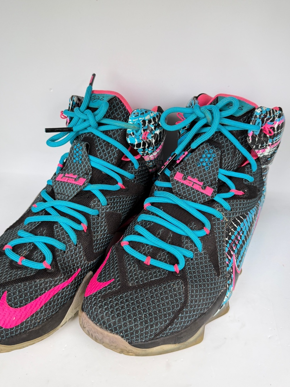 Nike LeBron 12 “23 Chromosomes” Black Pink Teal Snakeskin Size 9 Men’s